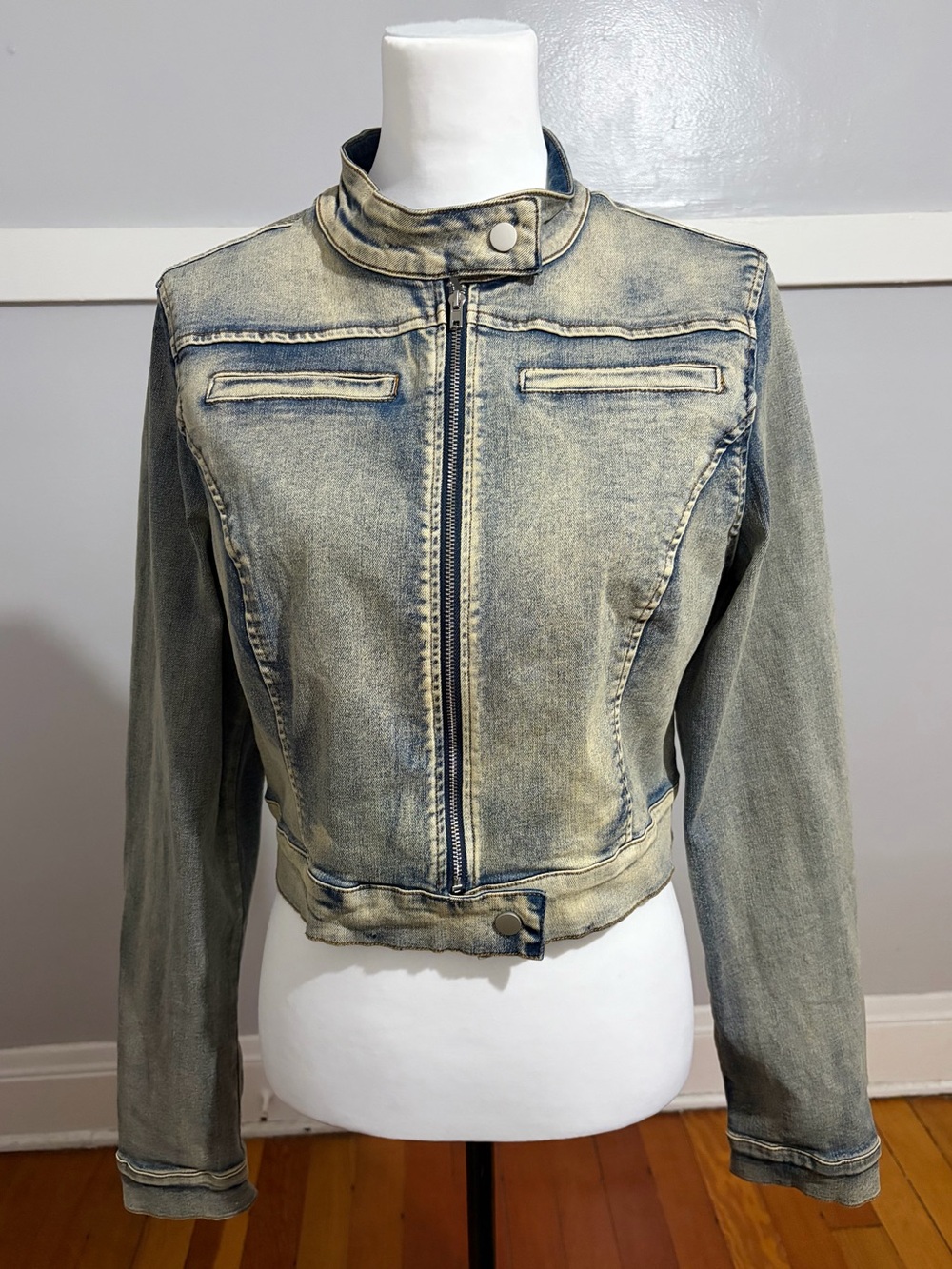 NWT, Windsor Distressed Washed Denim Jacket, sz Medium